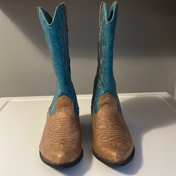 Coconuts by Matisse Shoes Coconuts By Matisse Cowboy Boots Poshmark